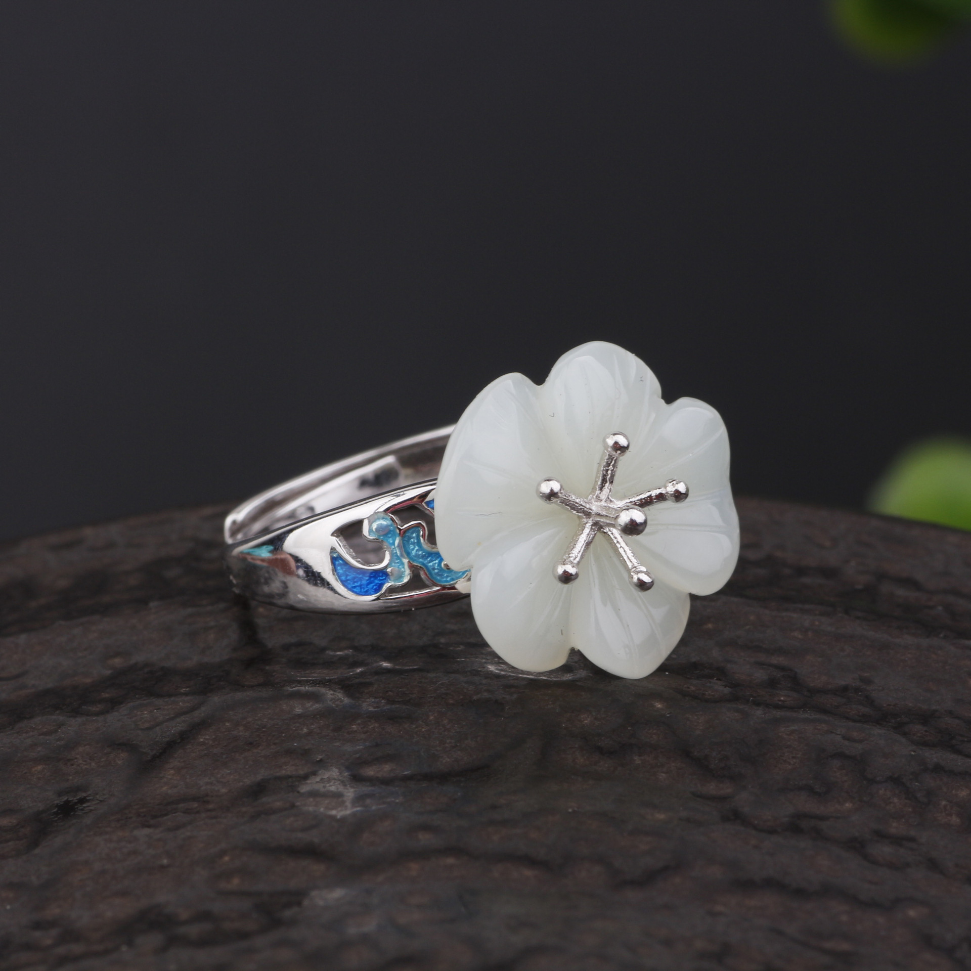 黑泰银饰批发 新款s925银镶天然和田玉白玉梅花开口戒指女款