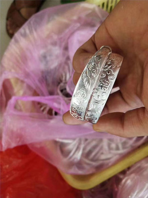 地摊货源批发火爆产品跑江湖合金仿银手镯铺里银饰10元模式