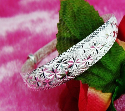 链条式硅胶手环与银饰批发 融合时尚与工艺的饰品选择